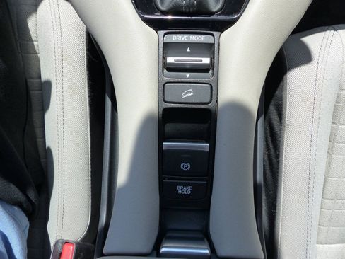 Used 2023 Honda HR-V LX image 32