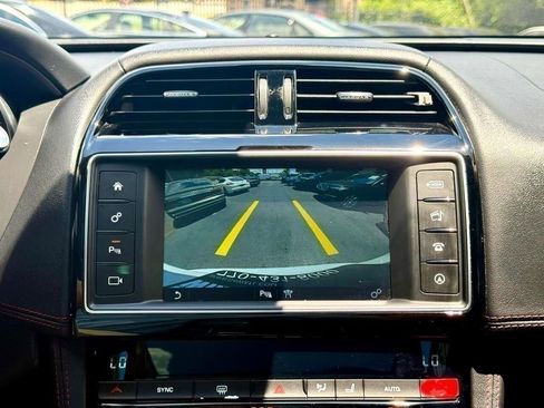 Used 2017 Jaguar F-PACE R-Sport image 17