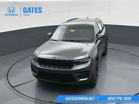 Used 2024 Jeep Grand Cherokee Altitude AWD/4WD image 50