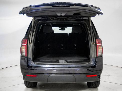 Used 2024 Chevrolet Suburban Z71 w/ Luxury Package AWD/4WD image 7