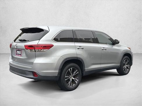 Used 2019 Toyota Highlander LE image 5
