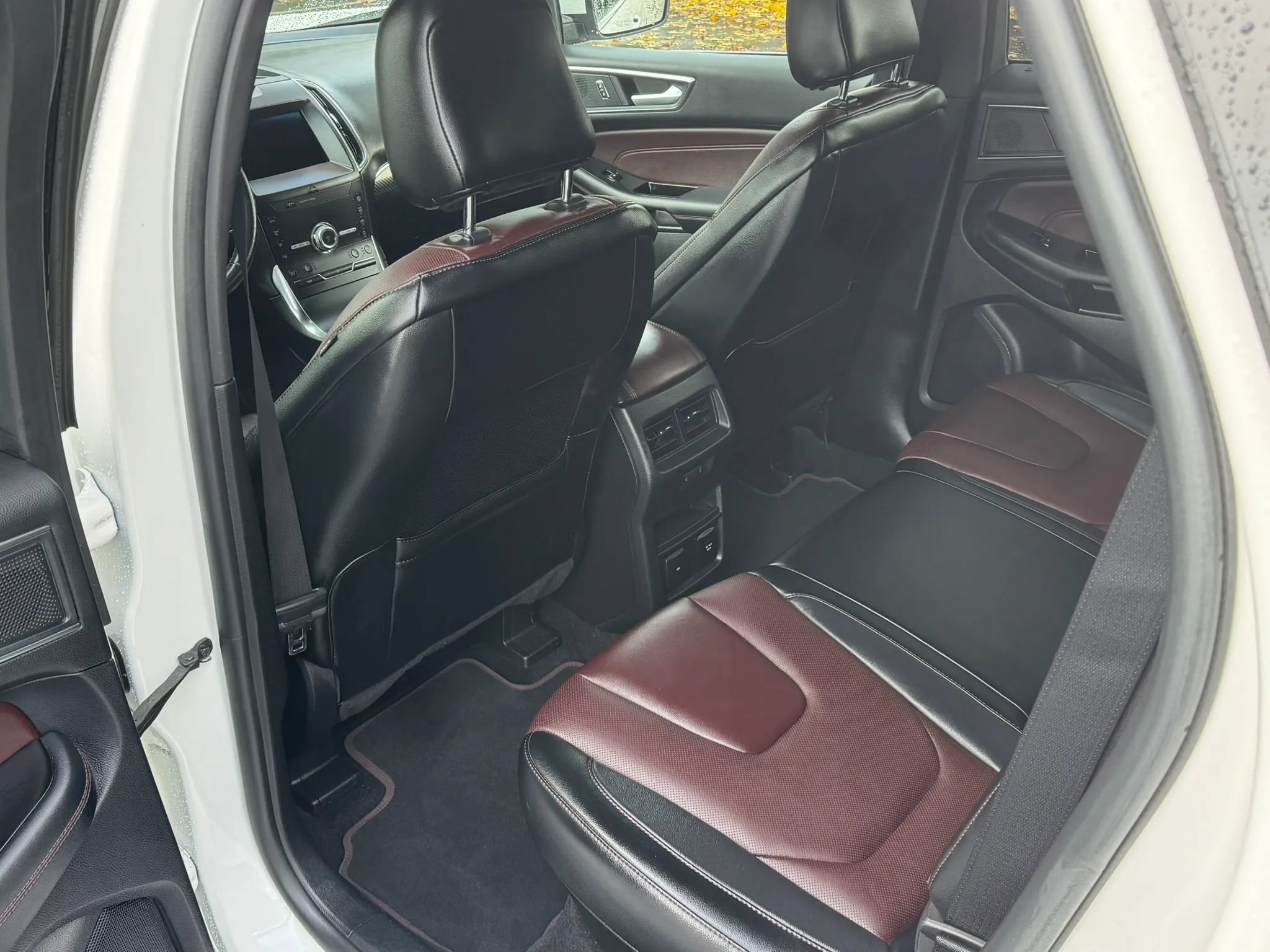 Used 2020 Ford Edge Titanium w/ Equipment Group 301A AWD/4WD image 23