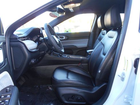 Certified 2024 Jeep Compass Latitude image 6