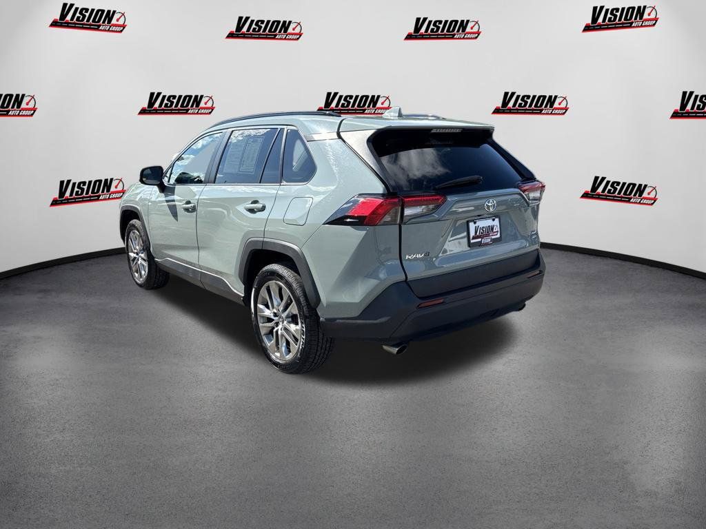 Used 2019 Toyota RAV4 XLE Premium AWD/4WD image 3