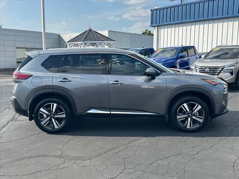 Used 2023 Nissan Rogue SL w/ SL Premium Package FWD image 2