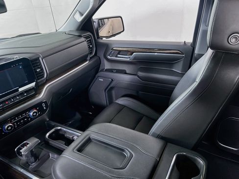 Used 2022 GMC Sierra 1500 Elevation w/ Elevation Premium Package AWD/4WD image 23