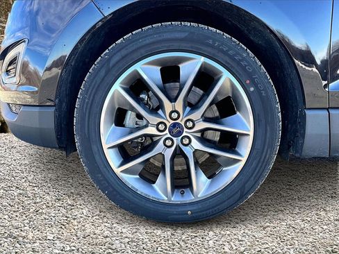 Used 2016 Ford Edge Titanium w/ Equipment Group 301A image 9