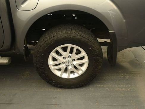 Used 2018 Nissan Frontier SV AWD/4WD image 9