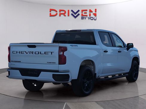 Used 2025 Chevrolet Silverado 1500 Custom w/ Turbomax Blackout Package image 5