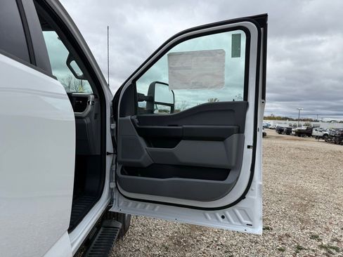 New 2026 Ford F350 XL w/ XL Chrome Package image 18