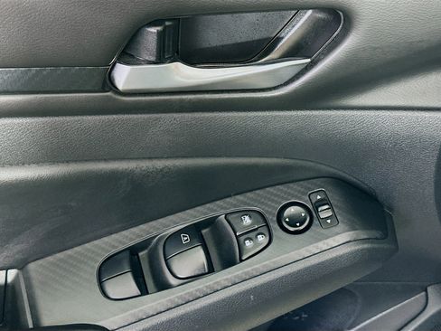 Used 2024 Nissan Altima 2.5 SV image 15