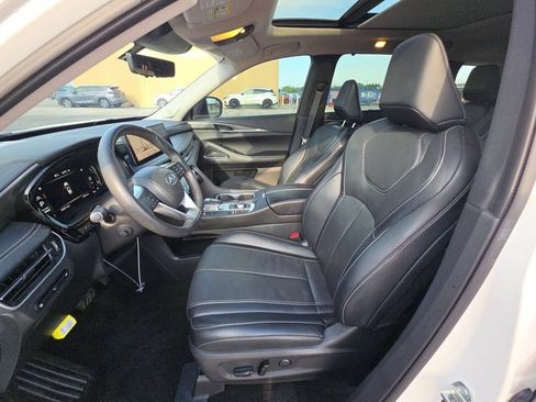 Used 2023 INFINITI QX60 Luxe w/ Vision Package FWD image 4