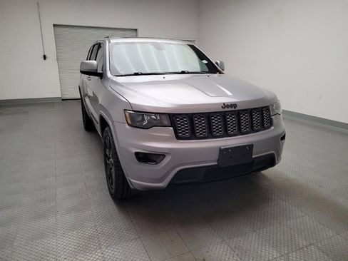 Used 2019 Jeep Grand Cherokee Altitude image 14