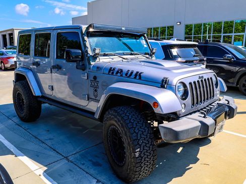 Used 2015 Jeep Wrangler Unlimited Sahara AWD/4WD image 2