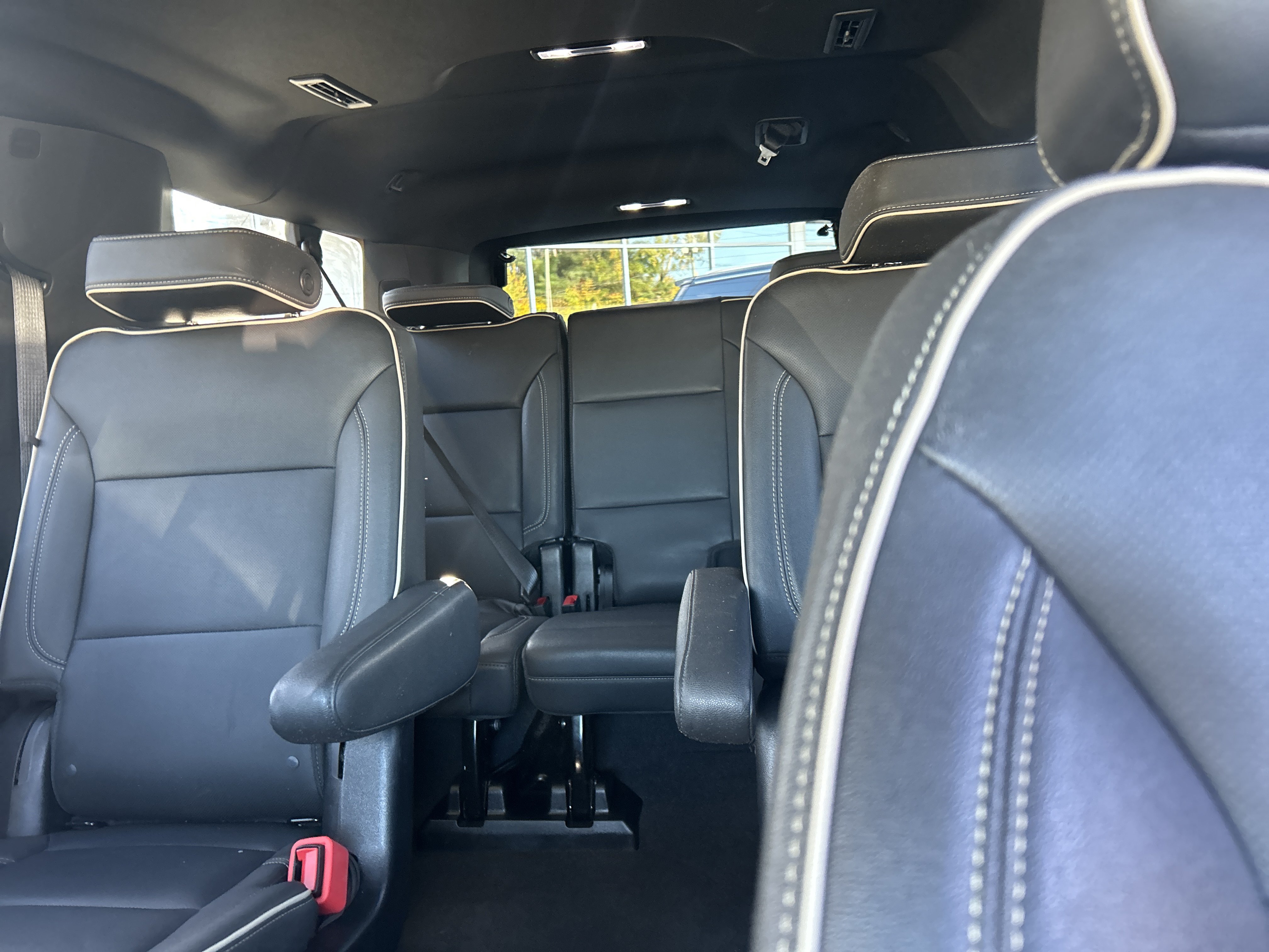 Used 2023 GMC Yukon XL SLT w/ SLT Luxury Package AWD/4WD image 31