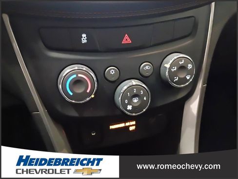 Certified 2020 Chevrolet Trax LT w/ LT Convenience Package image 23