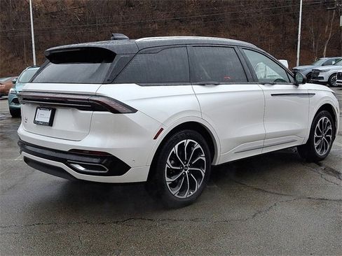 Used 2024 Lincoln Nautilus Reserve w/ Equipment Group 202A image 6