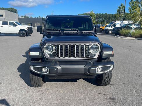Used 2025 Jeep Wrangler Unlimited Sahara w/ Safety Group AWD/4WD image 2