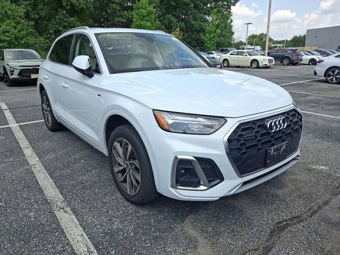 Used 2023 Audi Q5 2.0T Premium w/ Convenience Package AWD/4WD image 2