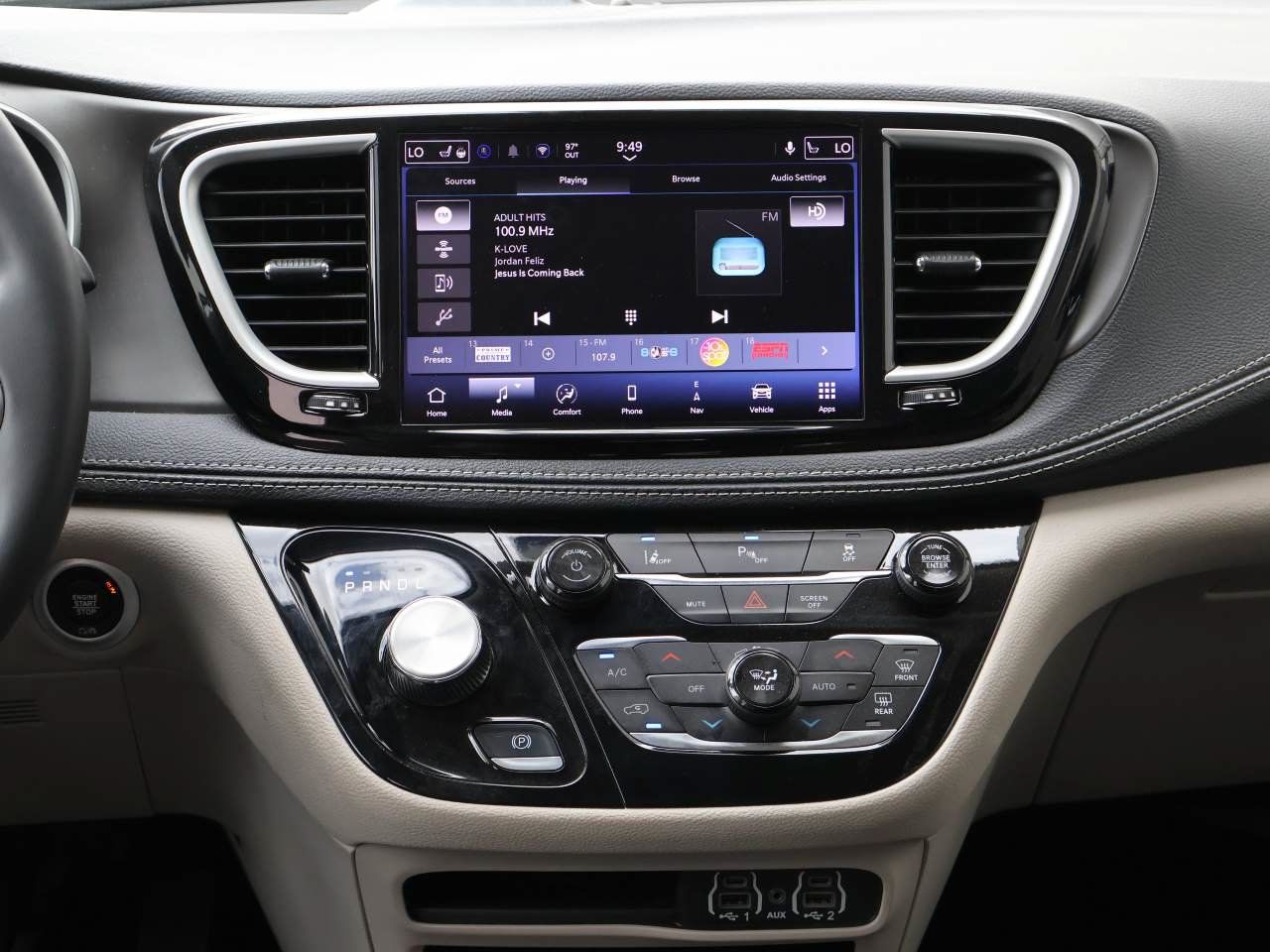 Used 2024 Chrysler Pacifica Limited FWD image 16