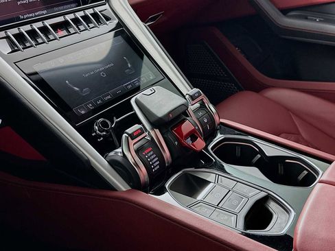 Used 2022 Lamborghini Urus image 20