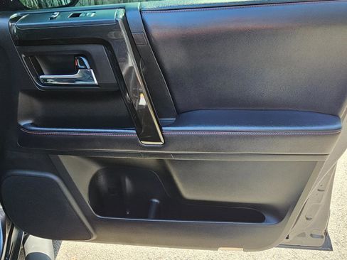 Used 2018 Toyota 4Runner TRD Off-Road Premium image 17