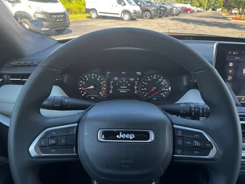 Certified 2025 Jeep Compass Limited AWD/4WD image 22