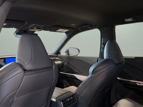 New 2026 Lexus TX 500h AWD image 18