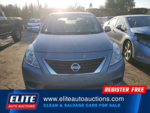 Used 2014 Nissan Versa SV FWD image 9