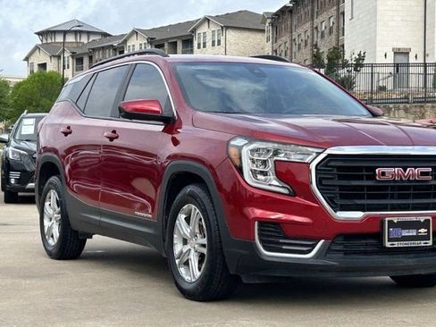 Used 2022 GMC Terrain SLE w/ Driver Convenience Package image 3