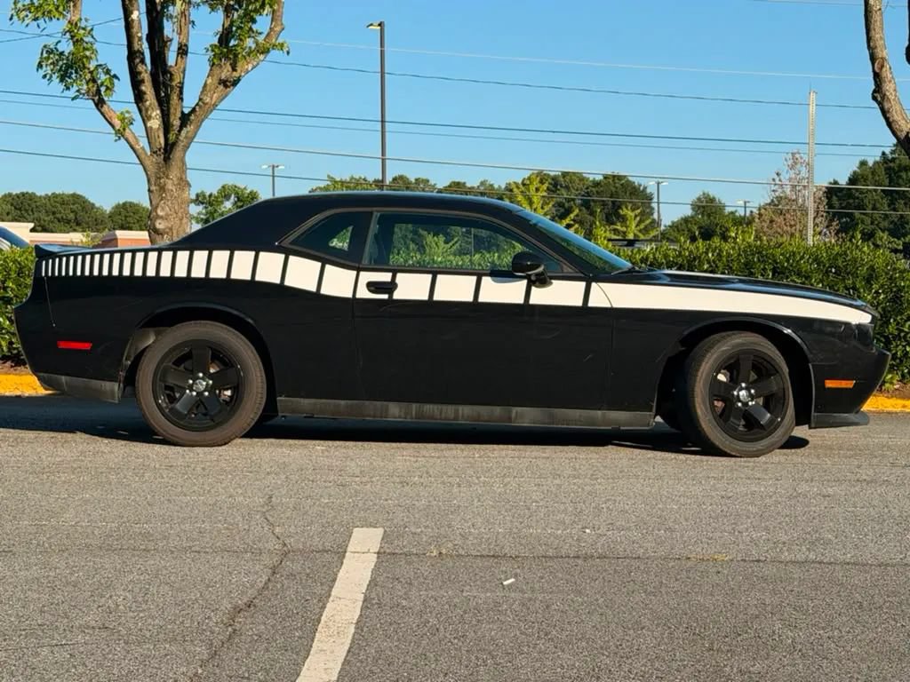 Used 2014 Dodge Challenger SXT RWD image 4
