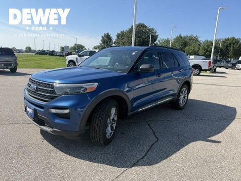 Used 2020 Ford Explorer XLT w/ Equipment Group 202A AWD/4WD image 3