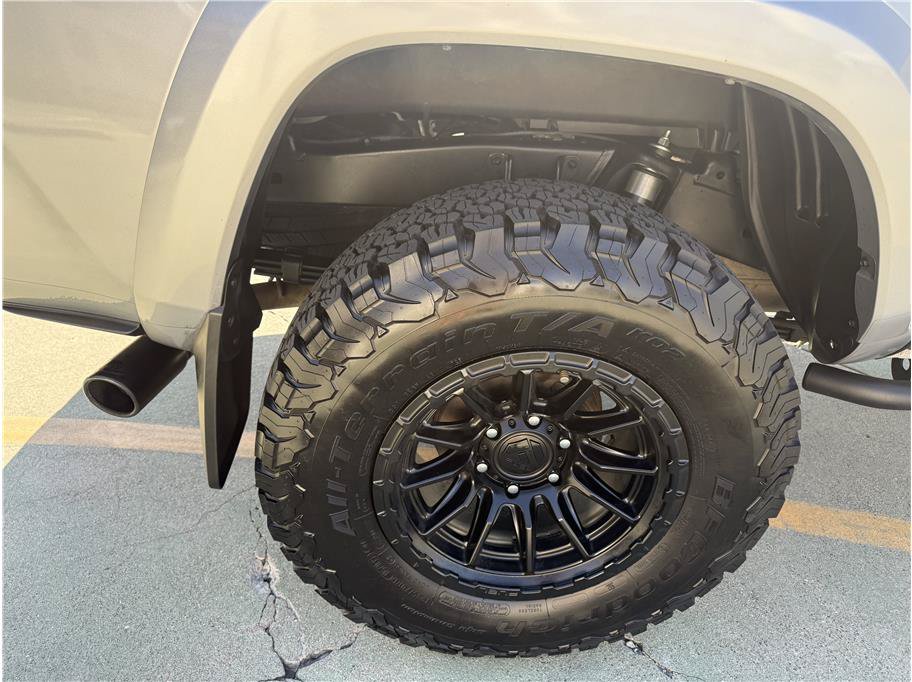 Used 2019 Toyota Tacoma Limited AWD/4WD image 19