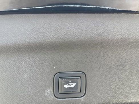 Used 2021 Chevrolet Tahoe LT w/ Luxury Package image 20