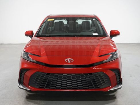 Used 2025 Toyota Camry SE FWD image 2