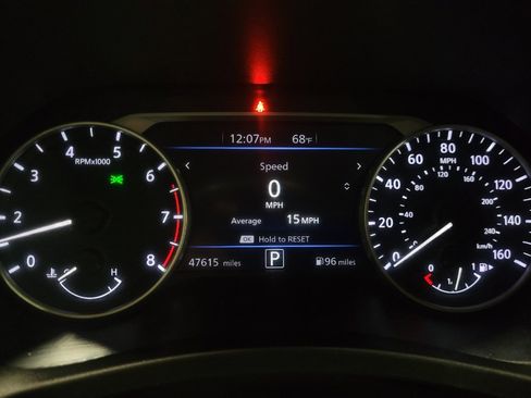 Used 2024 Nissan Sentra SV FWD image 23