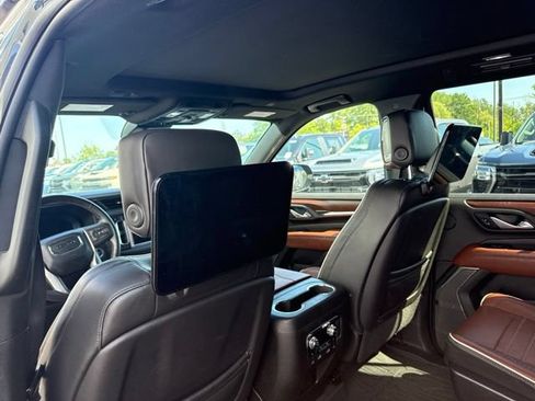 Used 2023 GMC Yukon Denali Ultimate AWD/4WD image 8