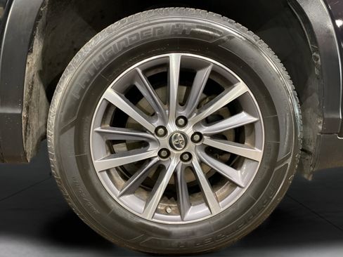 Used 2018 Toyota Highlander XLE image 23