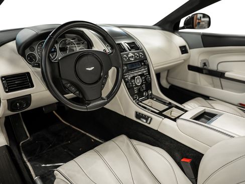 Used 2015 Aston Martin DB9 Volante image 42