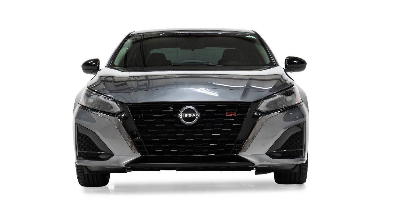 Used 2024 Nissan Altima 2.5 SR w/ SR Premium Package FWD image 7
