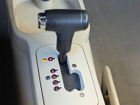 Used 2008 Volkswagen Beetle SE image 14