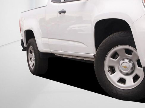 Used 2022 Chevrolet Colorado W/T RWD image 3
