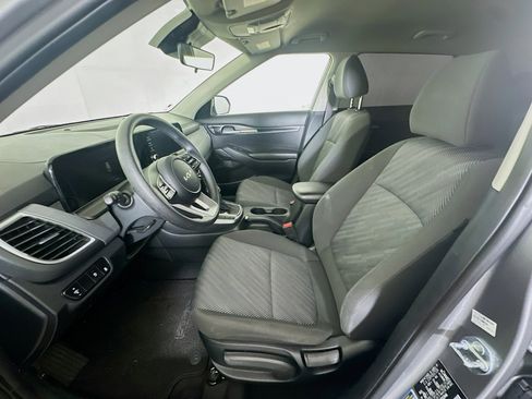 Used 2024 Kia Seltos LX AWD/4WD image 13