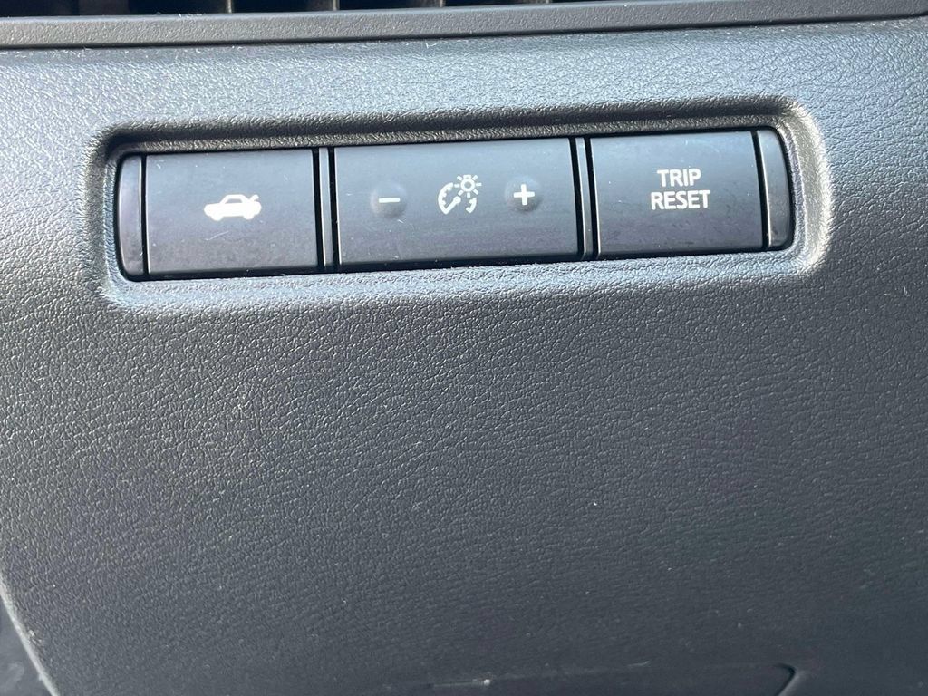 Used 2025 Nissan Altima 2.5 SV FWD image 18