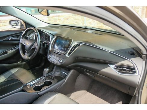 Used 2020 Chevrolet Malibu LT w/ Leather Package image 13