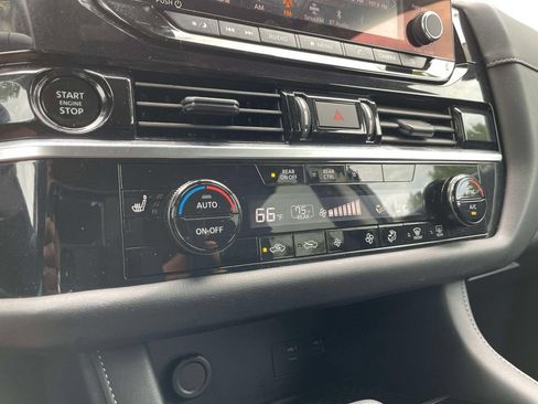 Used 2025 Nissan Pathfinder SV AWD/4WD image 27