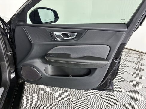 Used 2024 Volvo S60 B5 Plus image 32