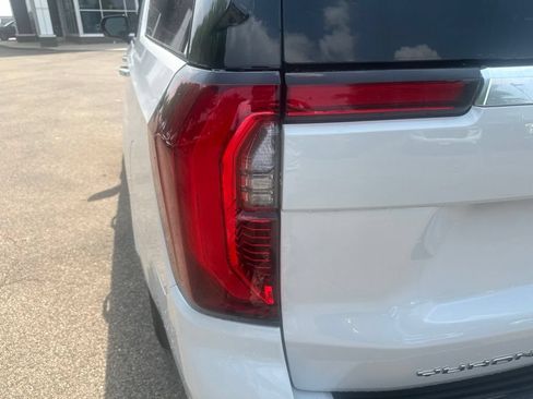 New 2026 GMC Yukon XL Denali w/ Denali Reserve Package AWD/4WD image 10