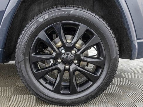 Used 2017 Jeep Grand Cherokee Altitude image 51