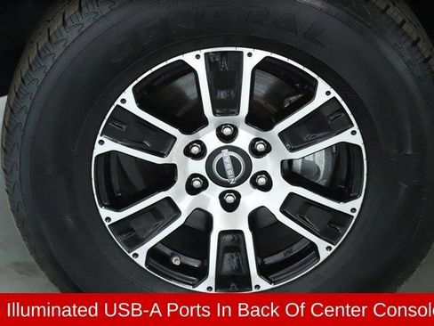 Used 2024 Nissan Titan SV w/ SV Convenience Package image 38